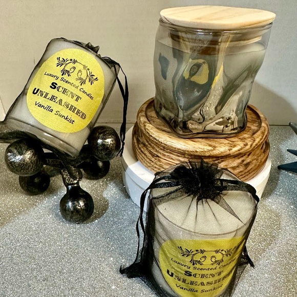 VANILLA SUNKIST SCENT UNLEASHED LLC LUXURY HAND POURED SCENTED CANDLES.… - Picture 3 of 4